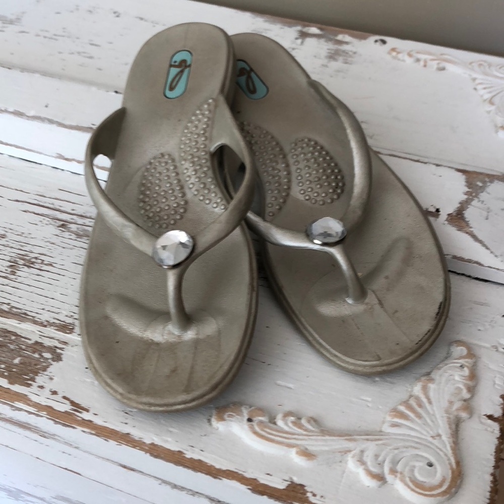 OKA b. silver sandals Size M (7-8)